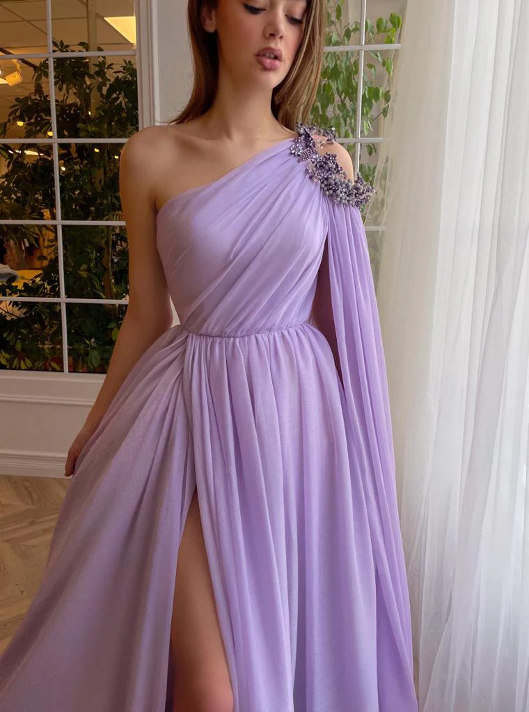 Lady in Lavender Gown - Image 7