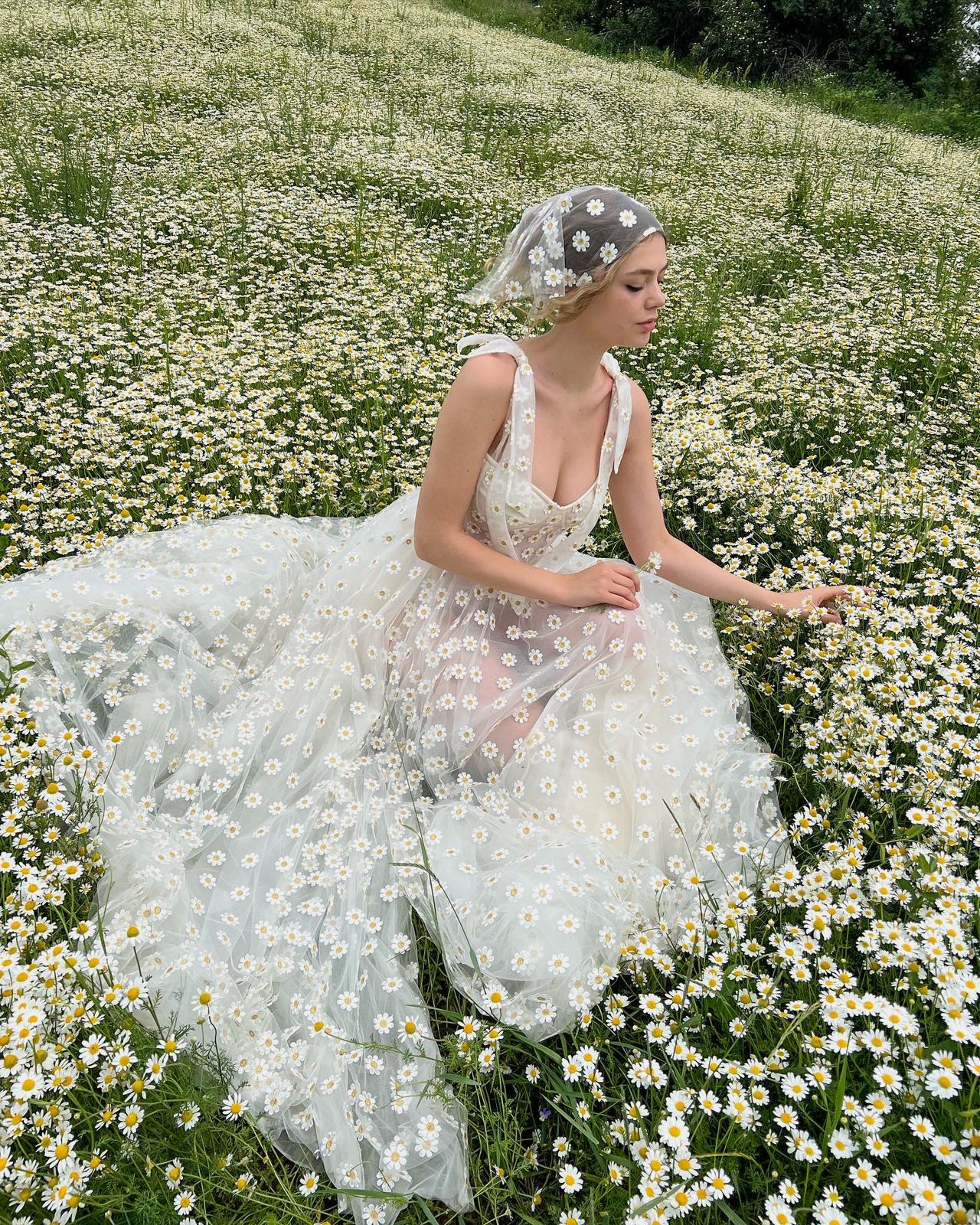 Meadow Daisy Gown - Image 4