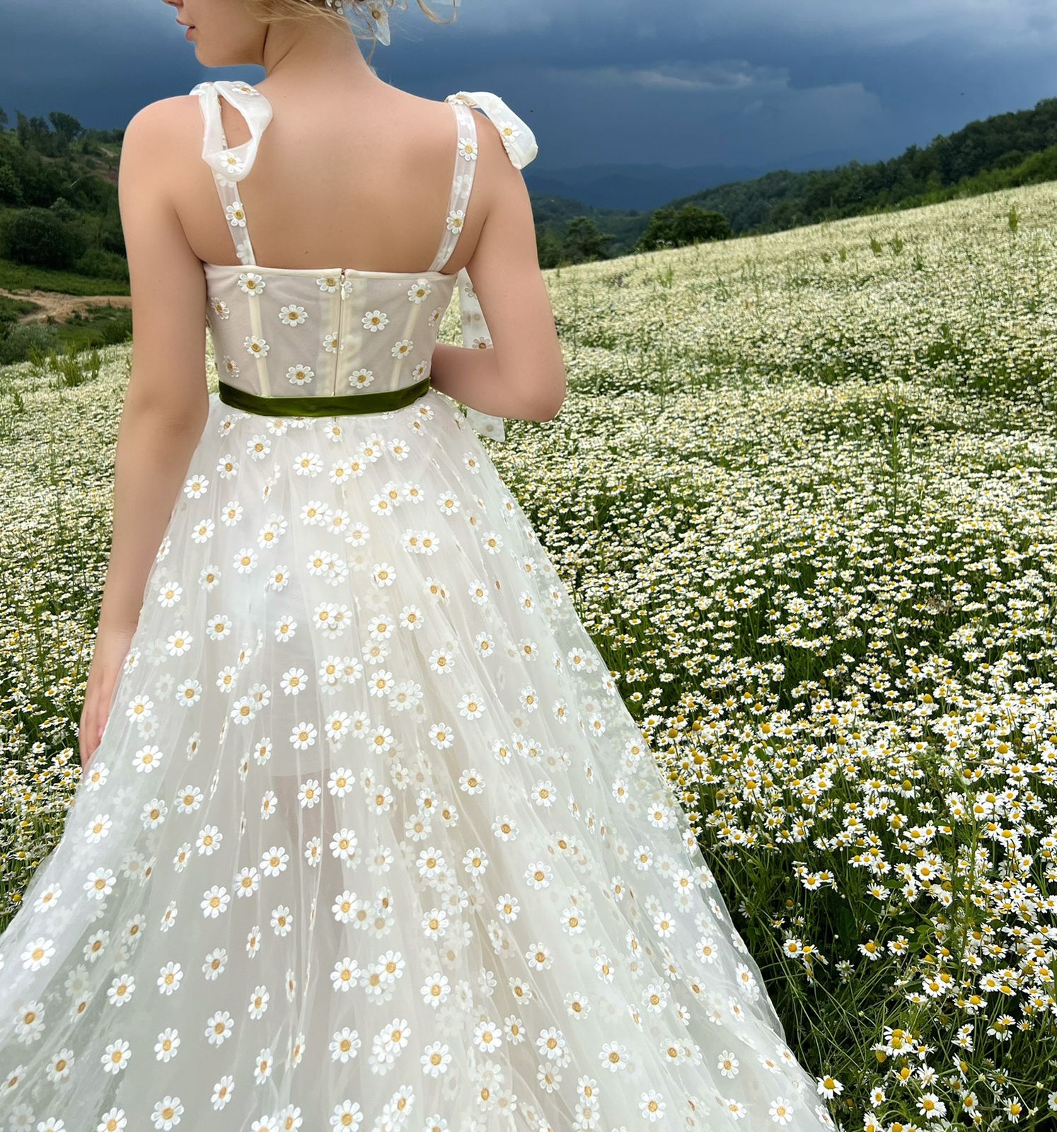 Meadow Daisy Gown - Image 8