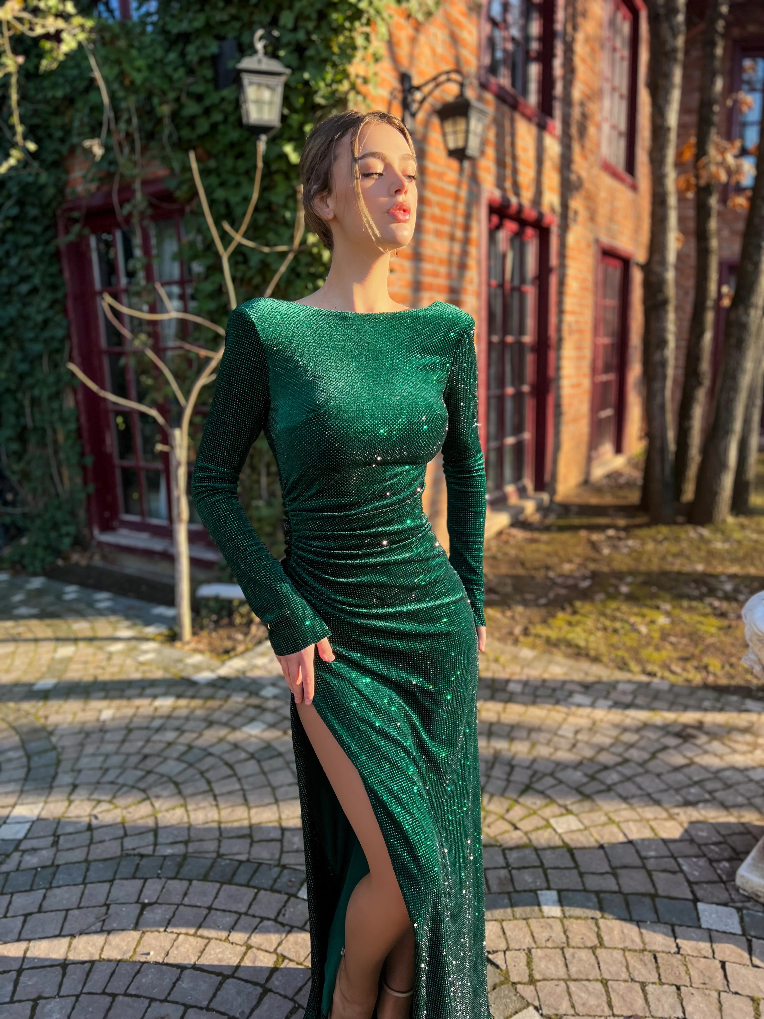 Opulent Emerald Mermaid Dress - Image 2