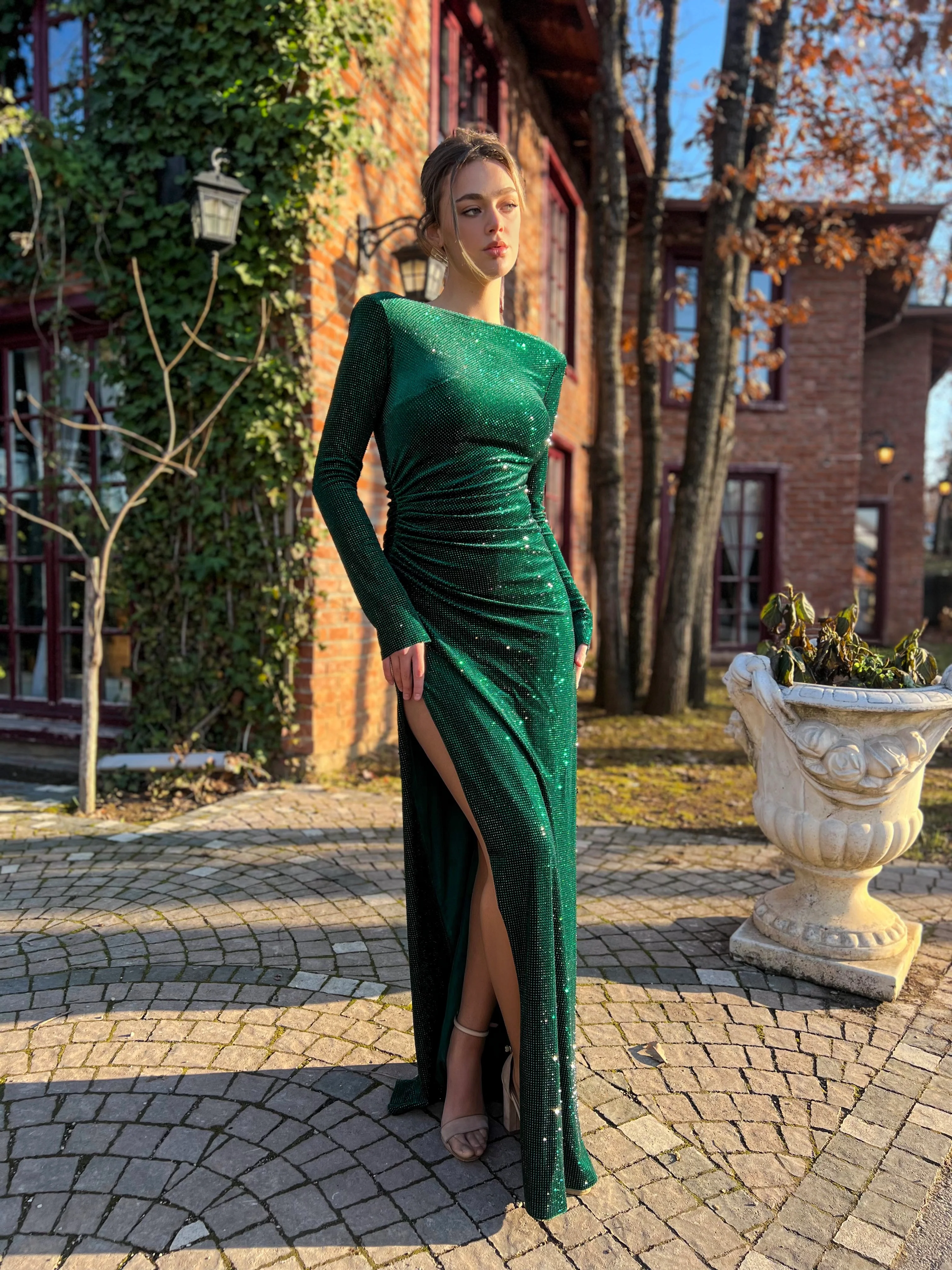 Opulent Emerald Mermaid Dress - Image 3